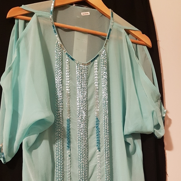 Beautiful cover ups - Picture 1 of 2